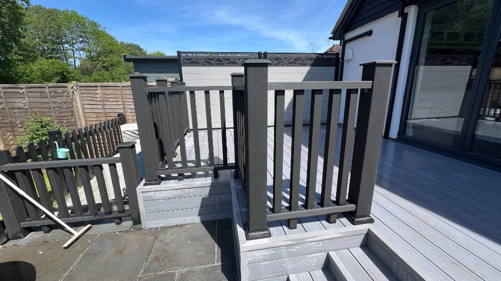 Composite deck gate and steps Godalming Surrey - 5 Star Decking