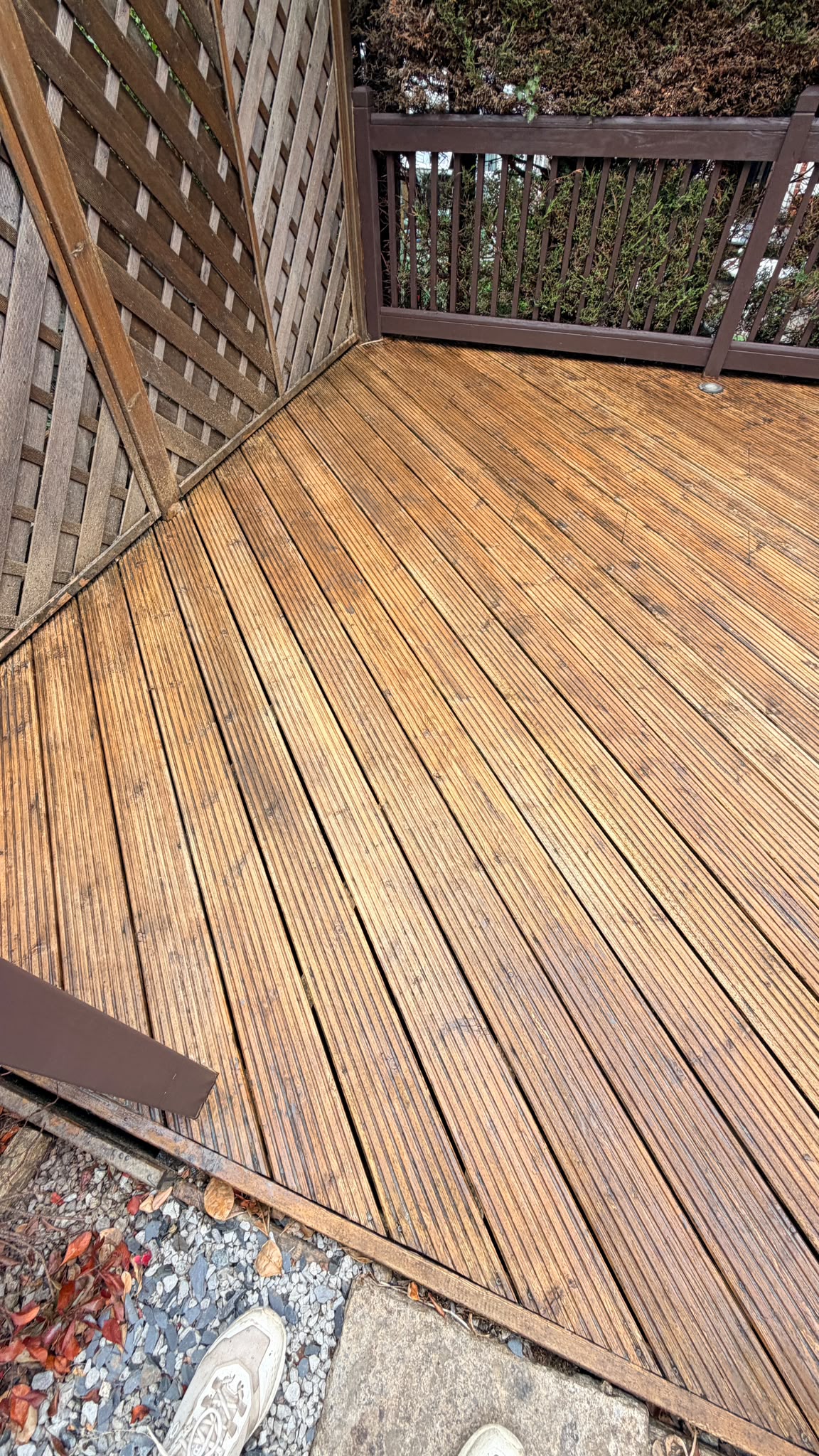 Trout Road Haslemere deck after — oiled finish and balustrade detail completed