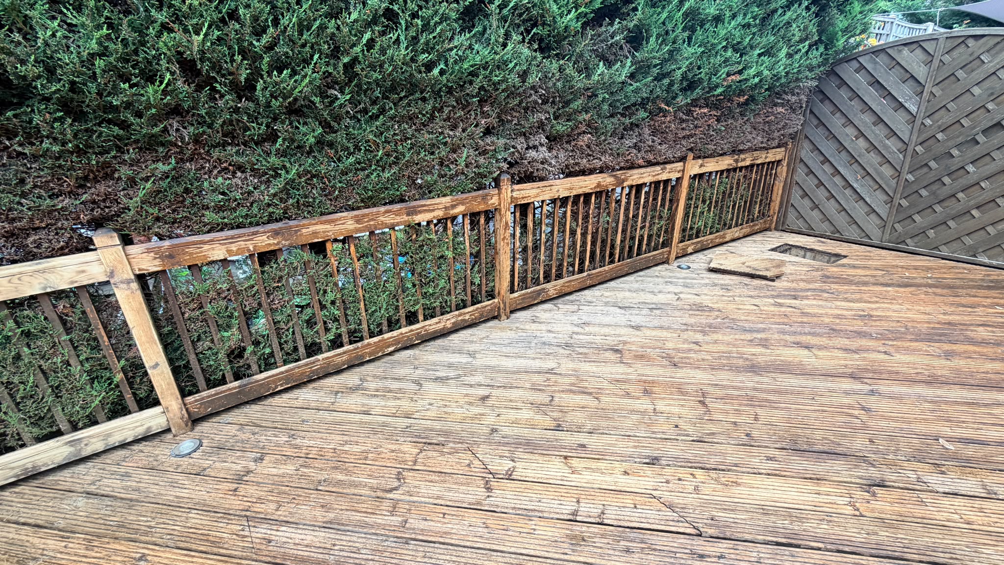 Trout Road Haslemere deck before work — untreated balustrade and trellis gate